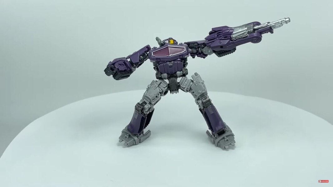 Transformers Studio Series Core Class Shockwave More In Hand Image  (7 of 26)